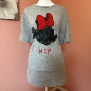 Minnie Mouse sketch graphic Disney “MOM” resort-wear vacay playful Tee size LG